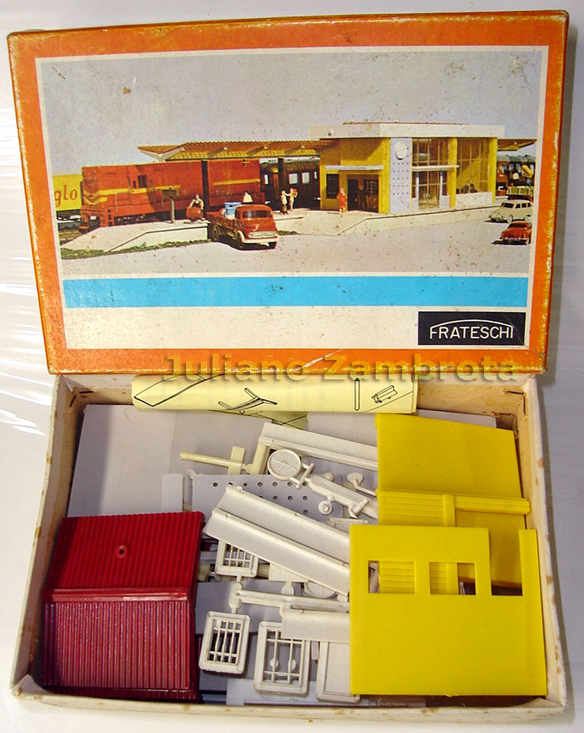 Kit da primeira estação ferroviária Frateschi, ainda na caixa original