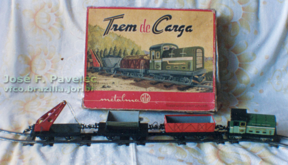Trem de carga da antiga Metalma, ainda com os trilhos e a caixa original