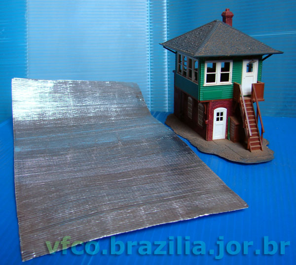 Comparativo da Folha der telhado corrugado com uma cabine ferroviária Atlas