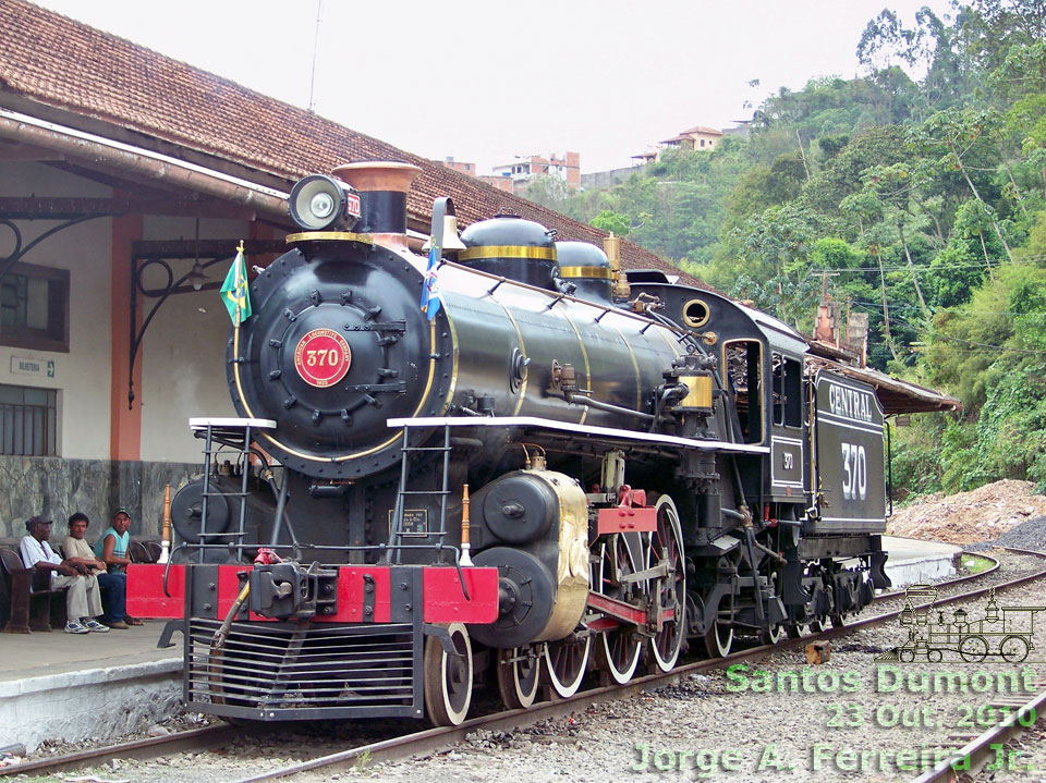 Locomotiva Zezé Leone na estação de Santos Dumont (MG) para sua terceira e última apresentação, na Semana da Asa, Outubro de 2010