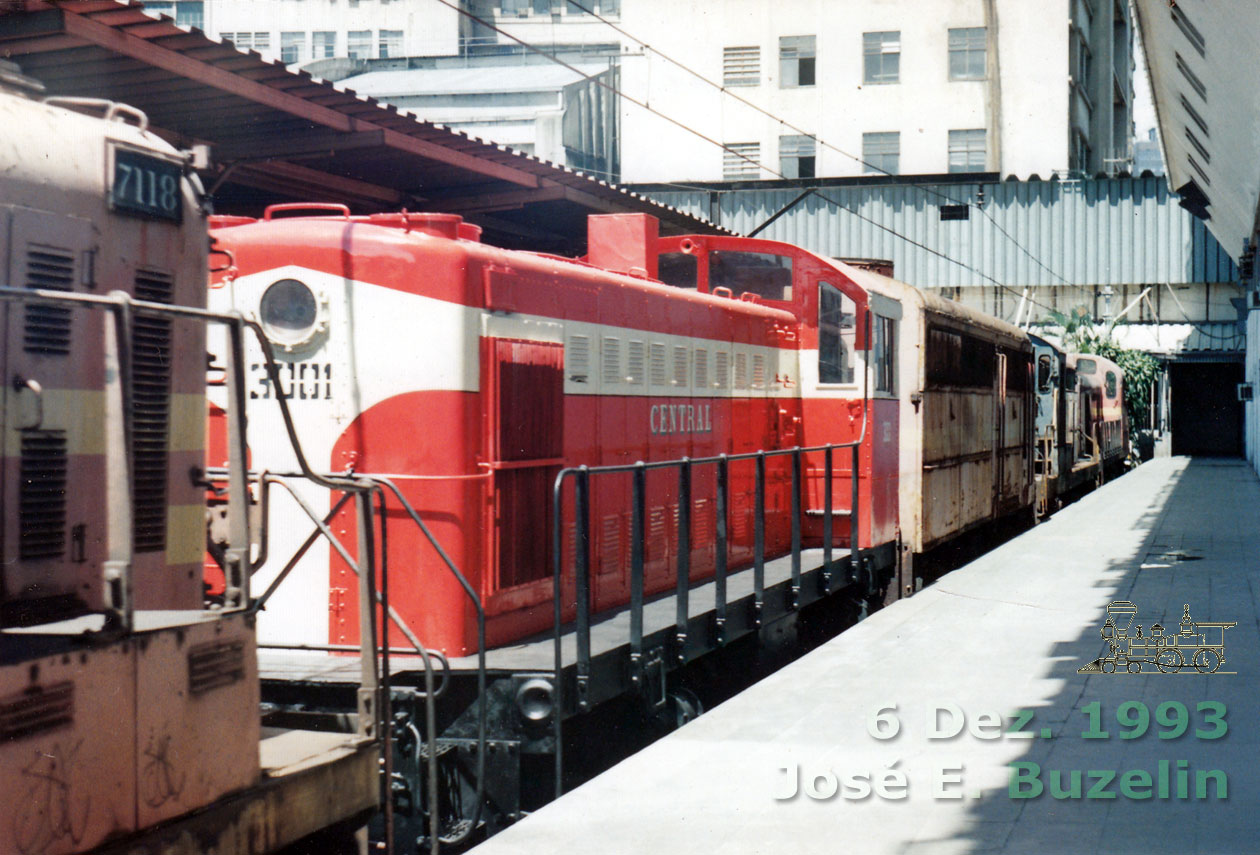 Locomotiva Alco S1 n° 3003 da antiga Central do Brasil repintada com o n° 3001 para homenagear a pioneira no Cinqüentenário da tração diesel na EFCB