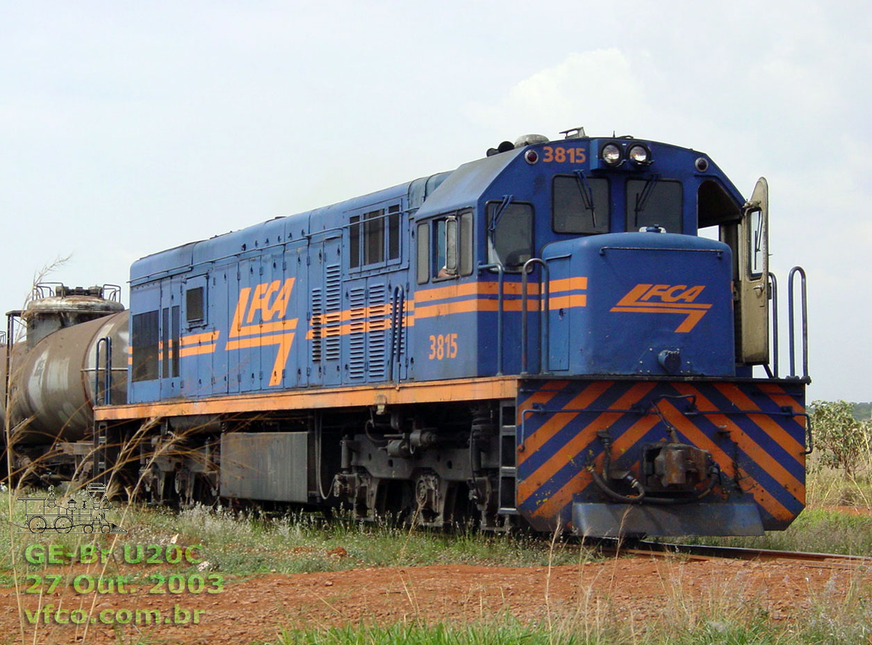 Nariz e lateral direita da locomotiva U20C nº 3815 FCA - Ferrovia Centro-Atlântica em Brasília (27 Out. 2003)