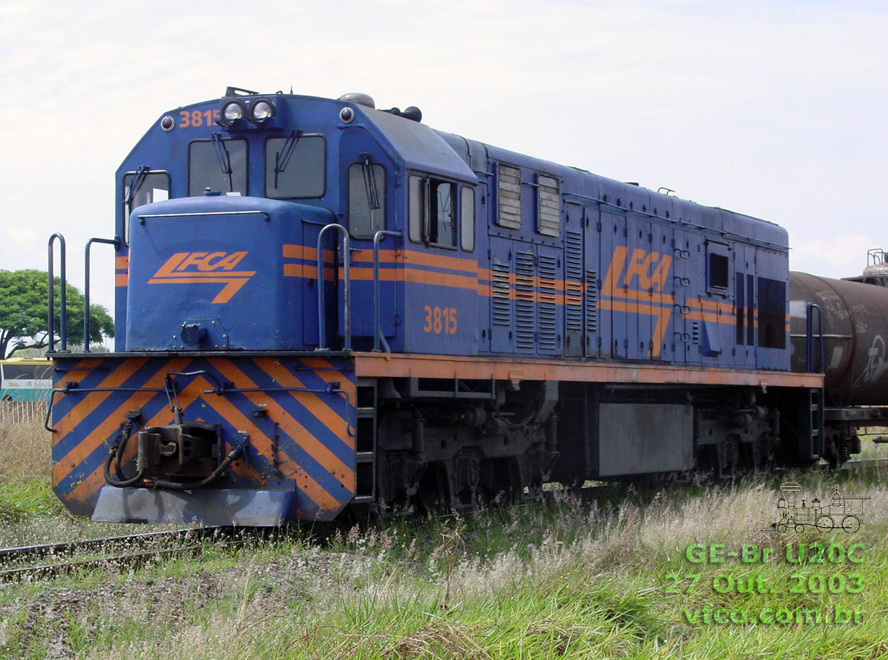 Nariz e lateral esquerda da locomotiva U20C nº 3815 FCA - Ferrovia Centro-Atlântica em Brasília (27 Out. 2003)