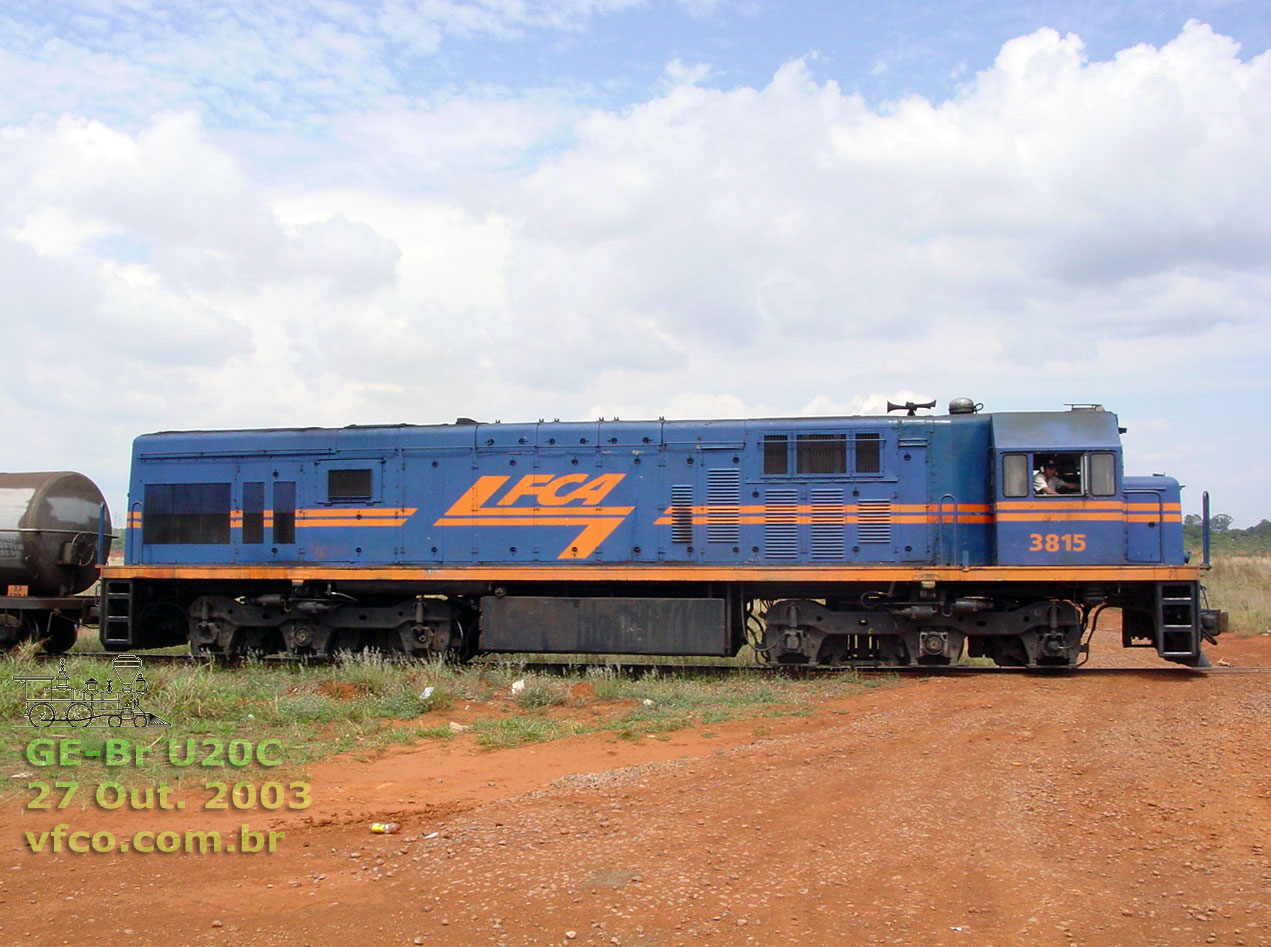Lateral direita da locomotiva U20C nº 3815 FCA - Ferrovia Centro-Atlântica em Brasília (27 Out. 2003)