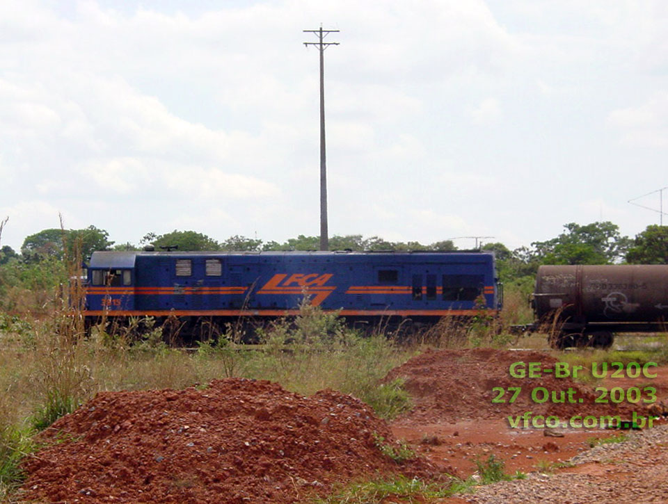 Lateral esquerda da locomotiva U20C nº 3815 FCA - Ferrovia Centro-Atlântica em Brasília (27 Out. 2003)