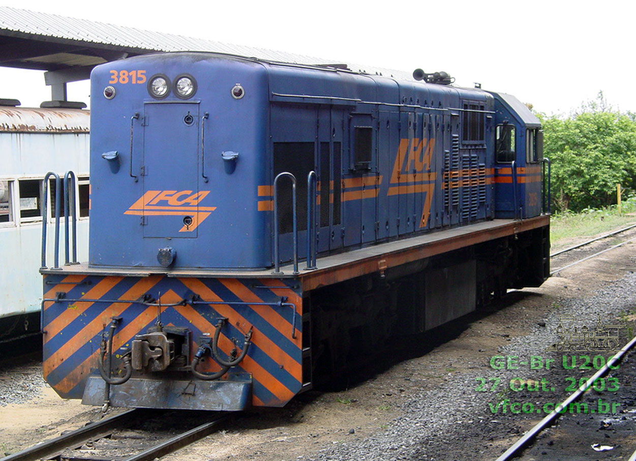 Testeira posterior e lateral direita da locomotiva U20C nº 3815 FCA - Ferrovia Centro-Atlântica em Brasília (27 Out. 2003)