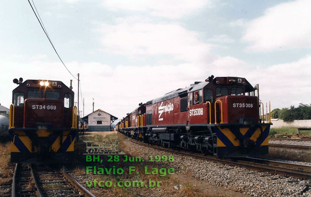 Locomotivas GMSA GT26MC nº ST34669 (SAR Class 34-600) e GT18MC nº ST35308 (SAR Class 35-200) Spoornet Tração