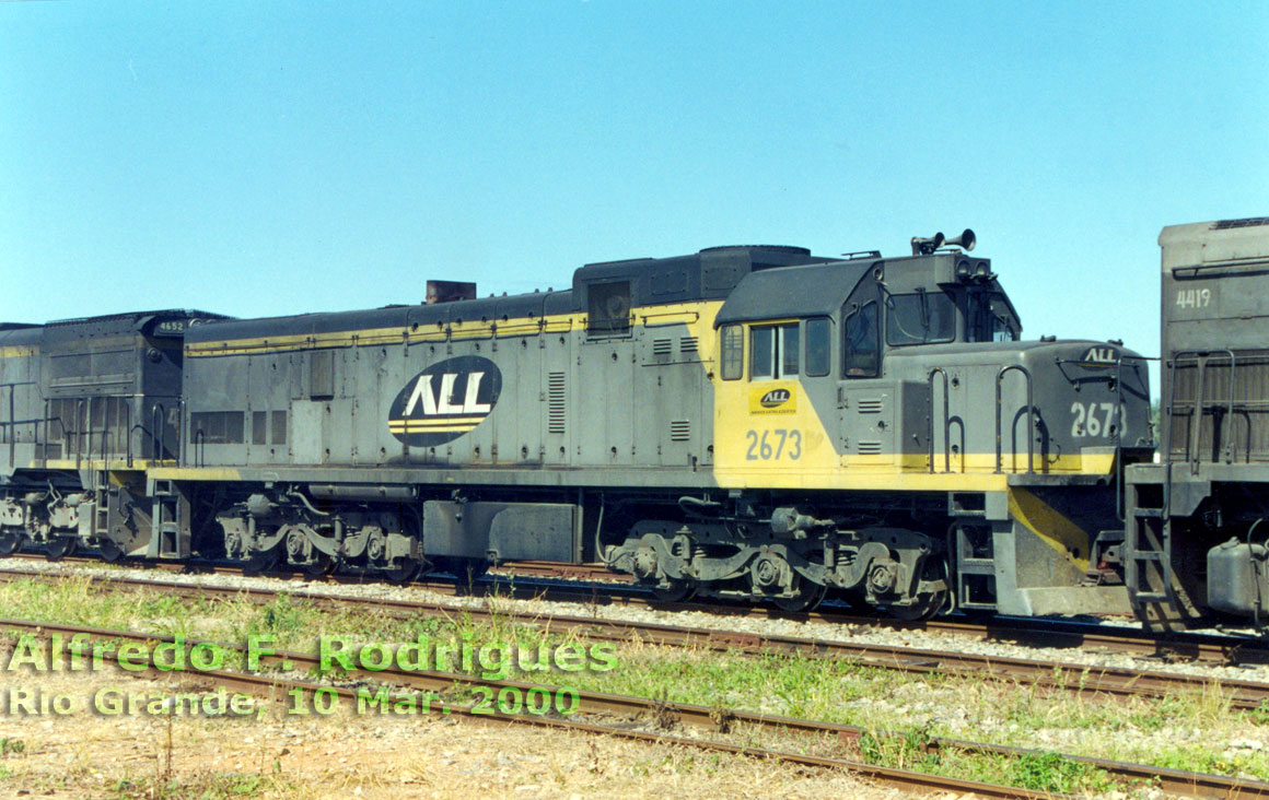 Cabine e lateral da locomotiva U20C “Namibiana” nº 2673 da ALL em Rio Grande (RS), Março de 2000