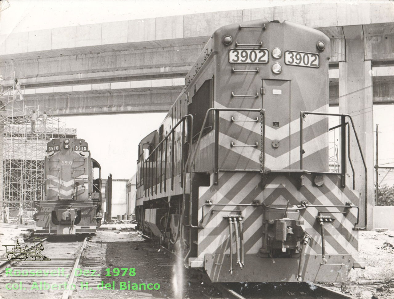 Locomotiva GE U23C nº 3902 RFFSA em Roosevelt, Dez. 1978