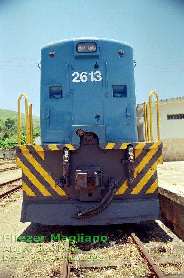 Testeira e piloto traseiros da locomotiva U20C Namibiana nº 2613 da FCA (foto sem corte)