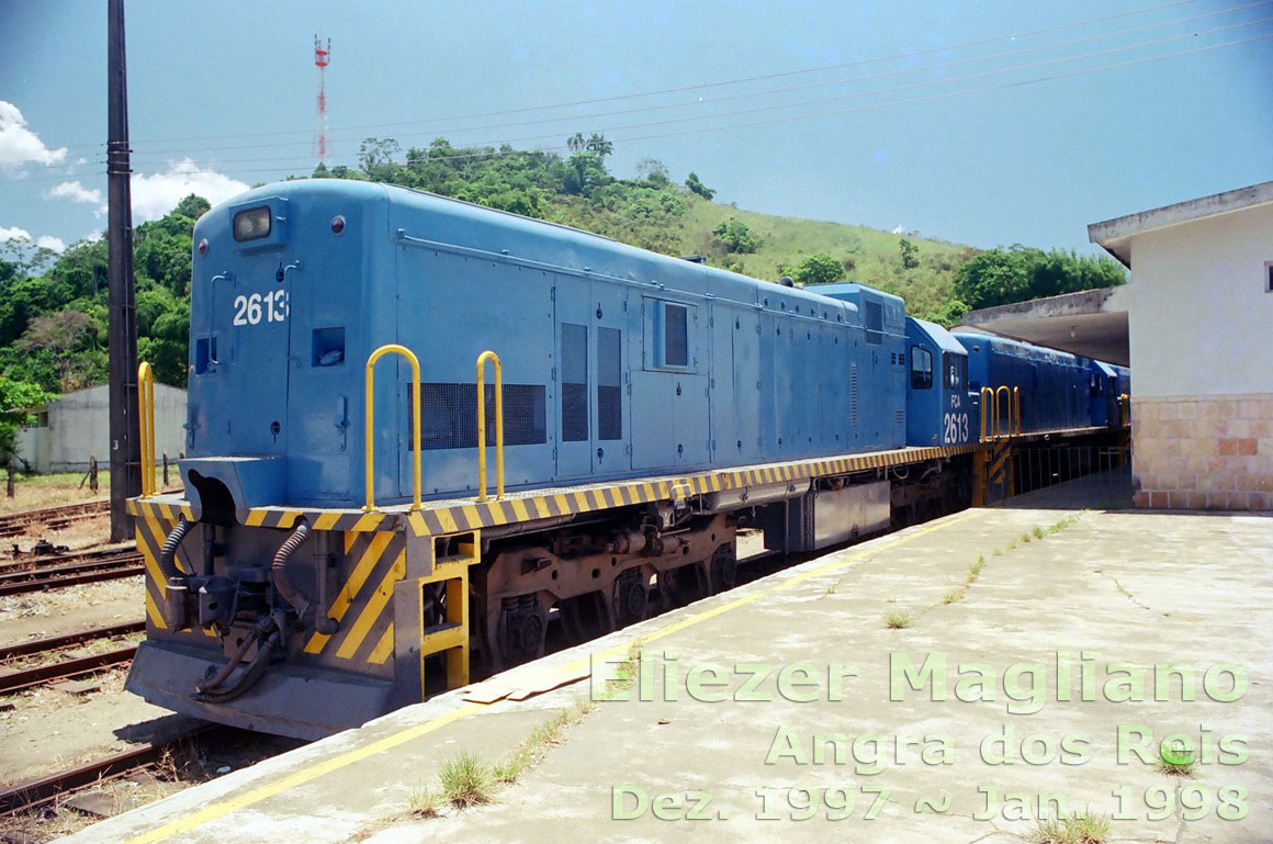 Lateral direita do corpo da locomotiva U20C Namibiana nº 2613 da FCA (foto sem corte)