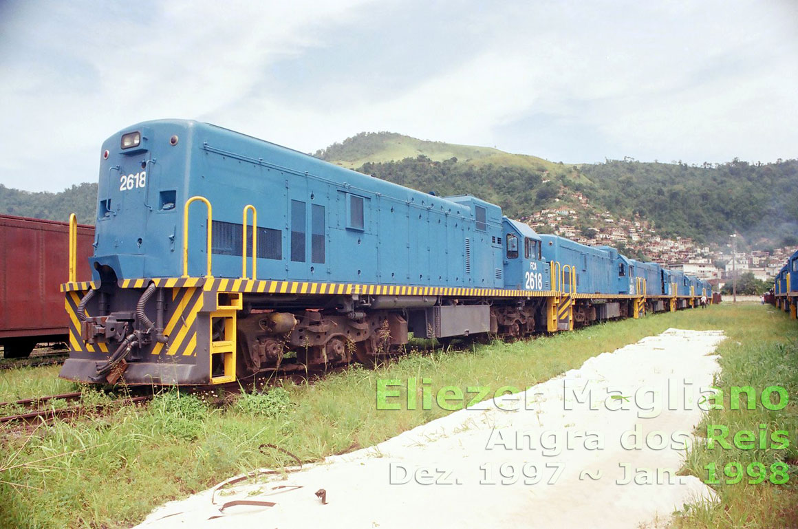 Locomotiva U20C Namibiana nº 2618 da FCA no pátio ferroviário do porto de Angra dos Reis (foto sem cortes)