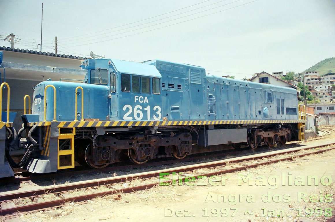 Lateral esquerda da cabine da locomotiva U20C Namibiana nº 2613 da FCA (foto sem cortes)