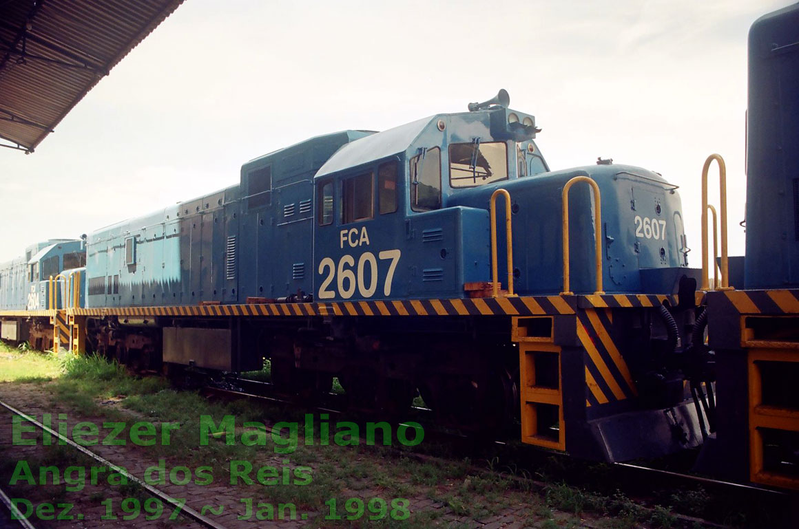 Lateral direita, cabine do maquinista e nariz da locomotiva U20C Namibiana nº 2607 da FCA (sem corte)