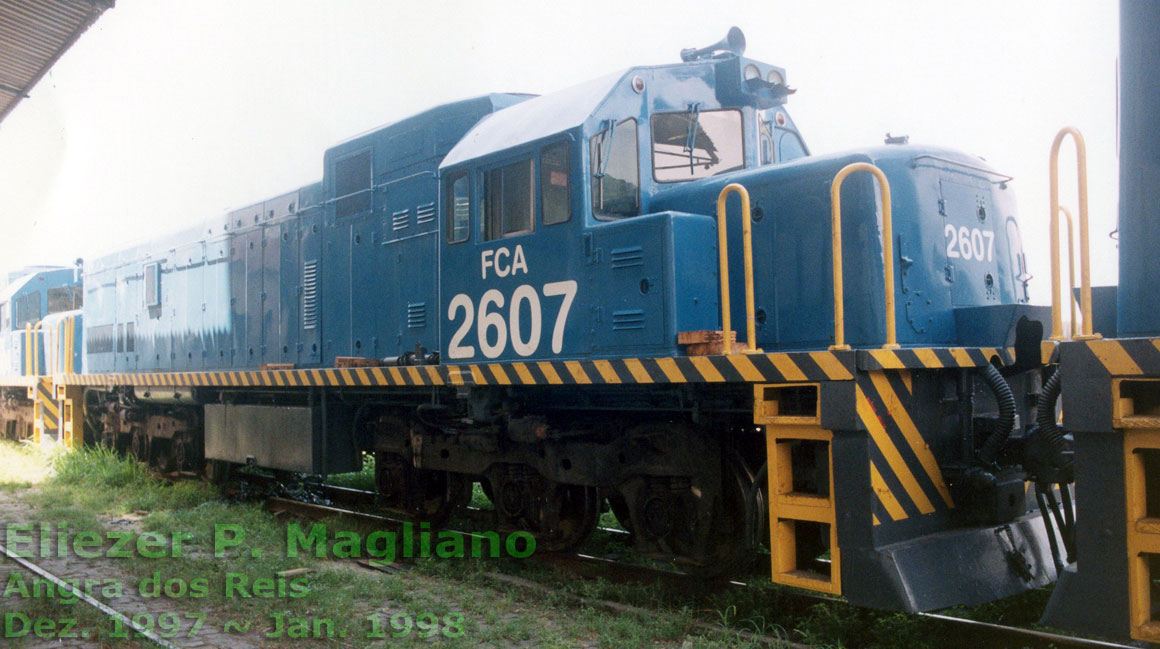 Lateral direita, cabine do maquinista e nariz da locomotiva U20C Namibiana nº 2607 da FCA