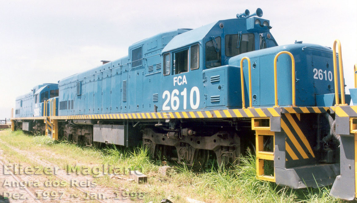 Locomotiva U20C “Namibiana” nº 2610 da FCA no pátio ferroviário do porto de Angra dos Reis (foto com corte e tratamento digital)