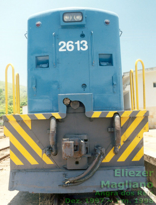 Testeira e piloto traseiros da locomotiva U20C Namibiana nº 2613 da FCA