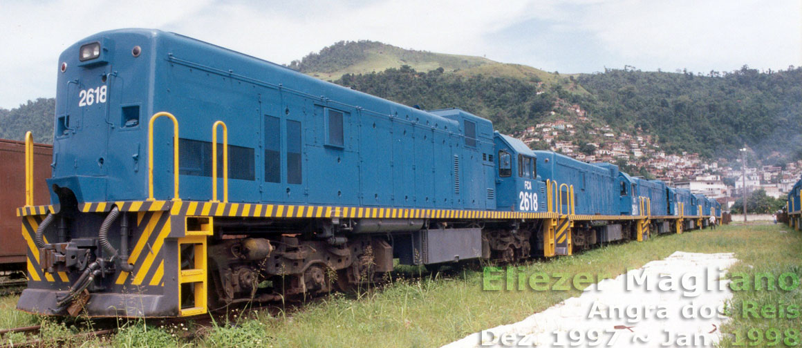 Locomotiva U20C Namibiana nº 2618 da FCA no pátio ferroviário do porto de Angra dos Reis (foto com corte e tratamento digital)