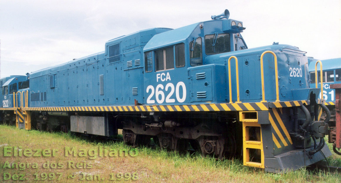 Locomotiva U20C Namibiana nº 2620 da FCA no pátio ferroviário do porto de Angra dos Reis (foto com corte e tratamento digital)