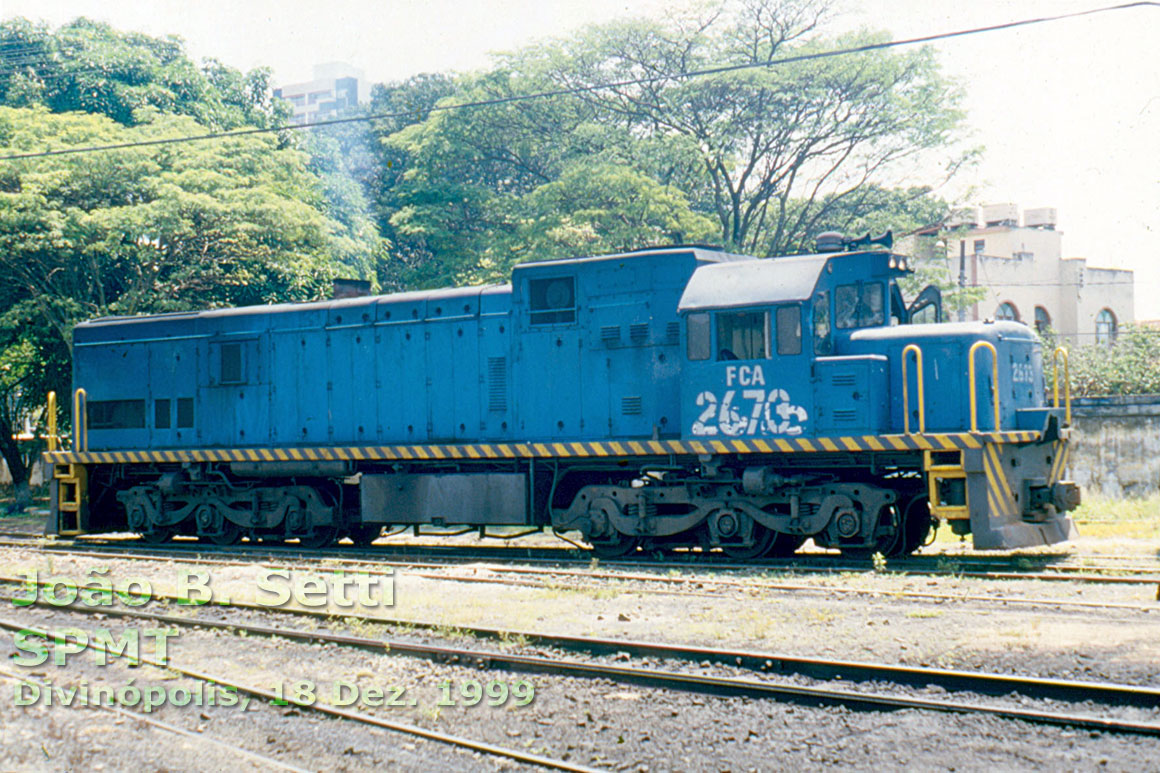 Locomotiva U20C "Namibiana" nº 2670 em Divinópolis, em Dezembro de 1999
