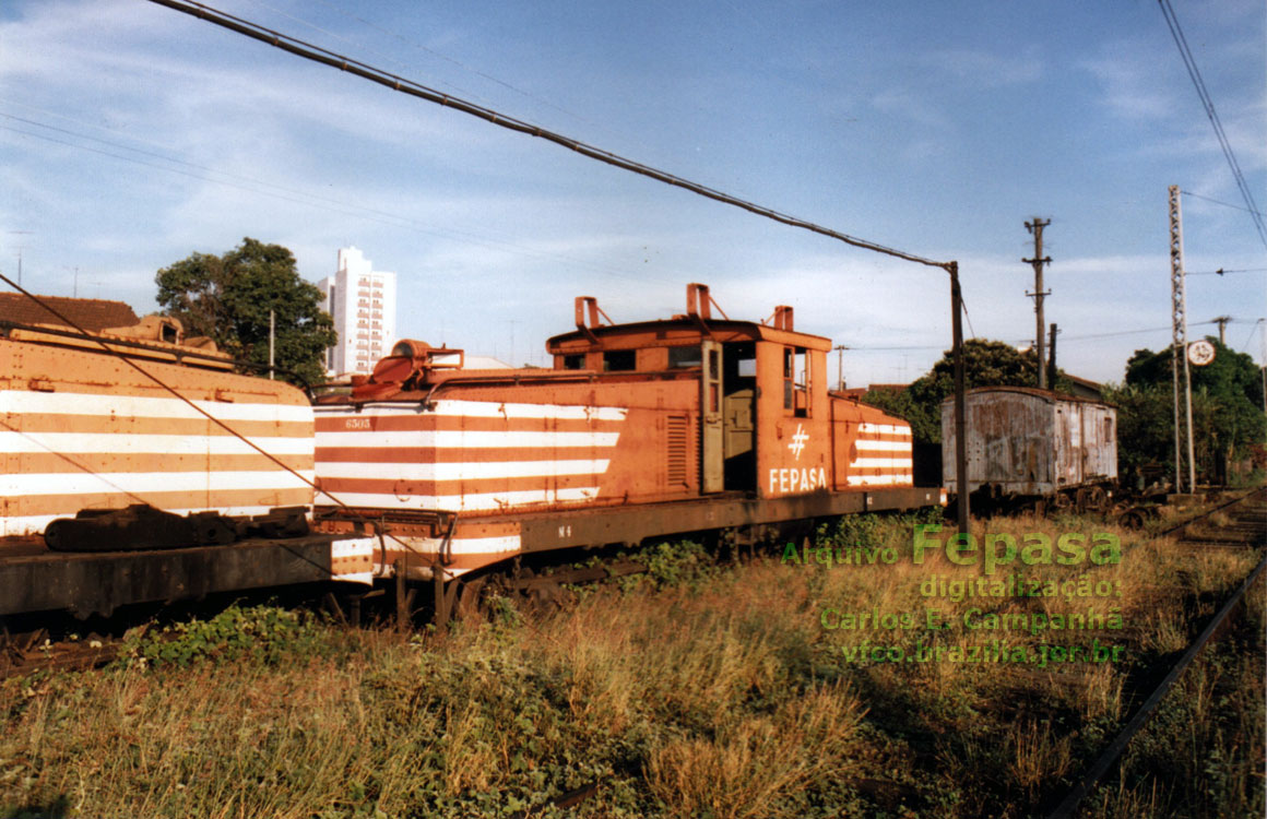 Locomotiva elétrica nº 6505 da Fepasa, tamém com os componentes retirados para reparação geral nas oficinas da ferrovia