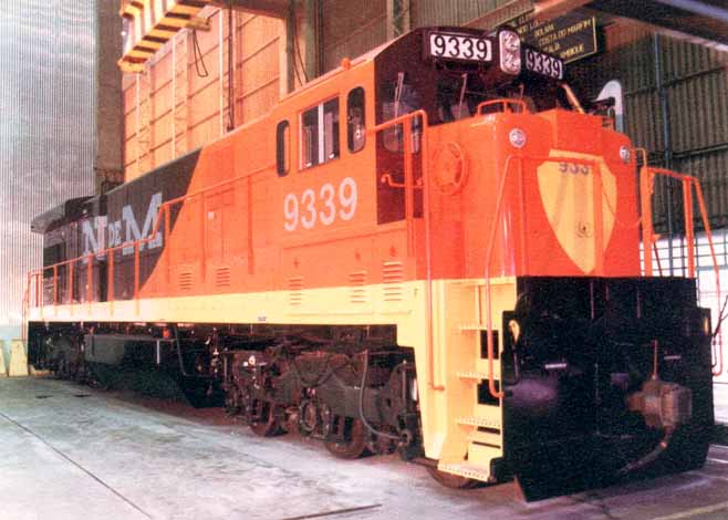 Outra foto de locomotiva C36-7 construída pela GE-Brasil para Ferrocarriles Nacionales de Mexico (N de M)
