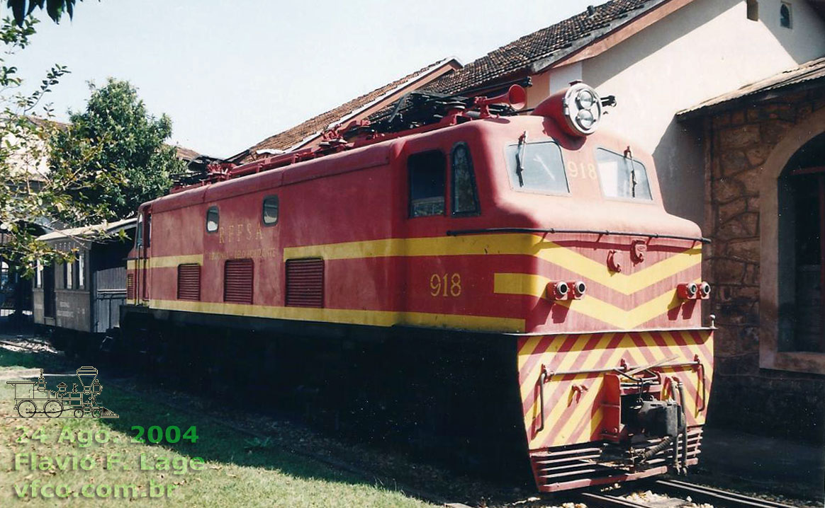 Locomotiva elétrica Metropolitan Vickers nº 918 da antiga SR2 RFFSA em São João del Rei, em 2004