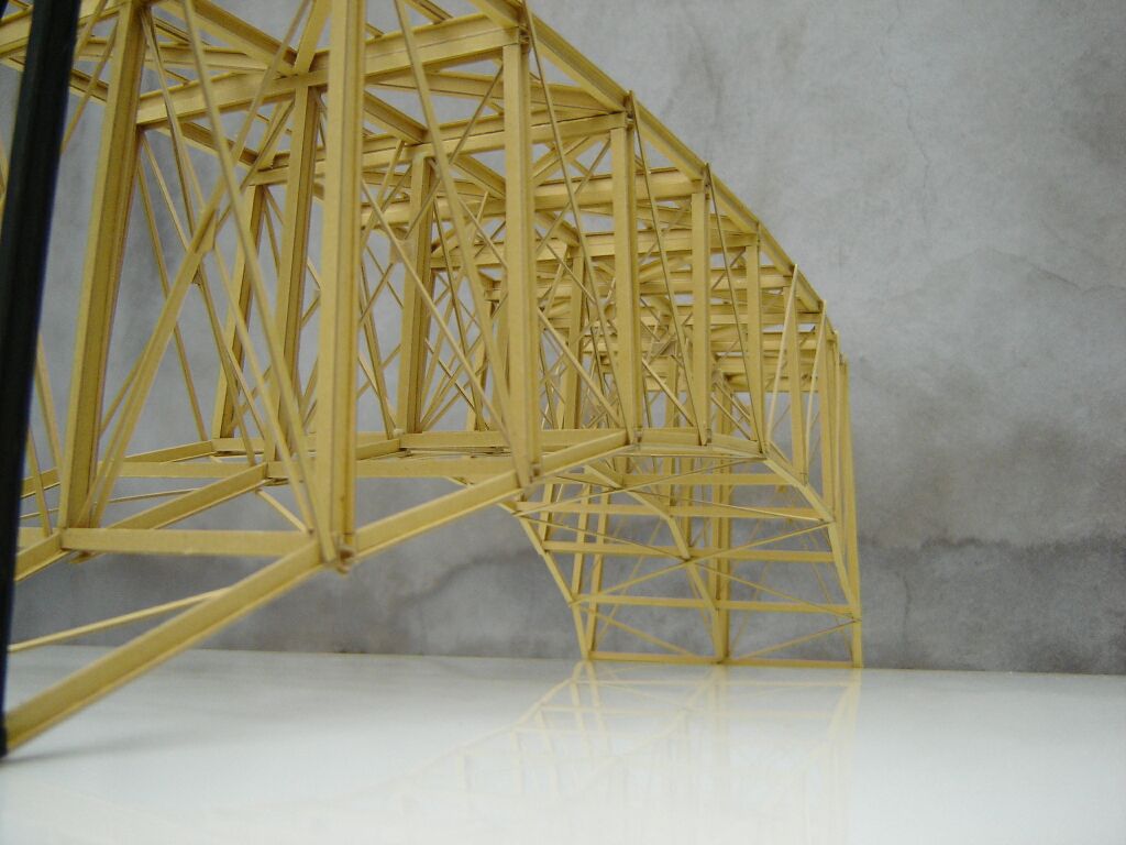Ponte ferroviária "metálica", antes de receber a pintura