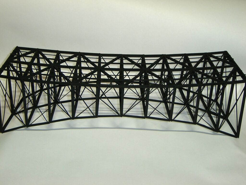 Ponte ferroviária "metálica", já na cor para instalação na maquete de ferreomodelismo