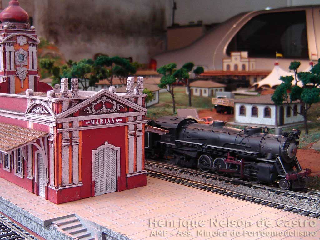 Locomotiva na estação ferroviária de Mariana: maquete de ferreomodelismo