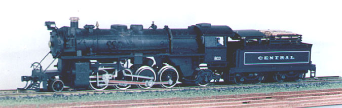 Ferreomodelo Piko de locomotiva Decapod adaptado para representar a Mikado 803 da Estrada de Ferro Central do Brasil