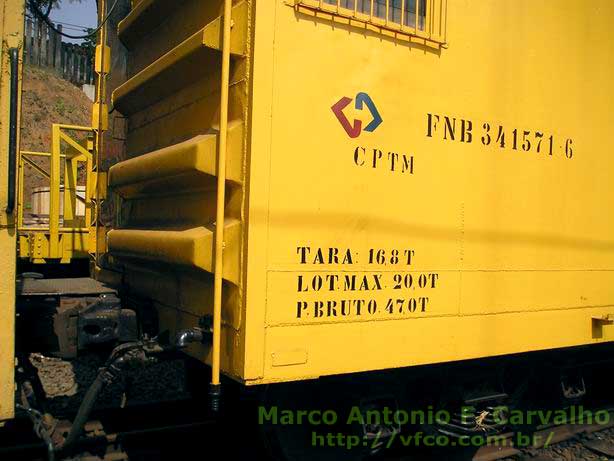 Detalhe das inscrições do vagão caboose FNB na CPTM