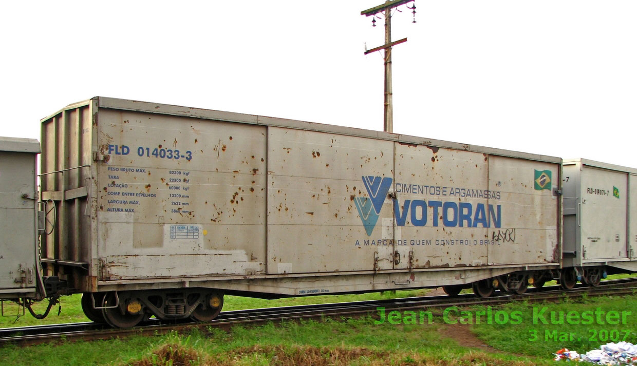 Vagão FLD-014.033 Cimento Votoran, na ferrovia ALL - América Latina Logística