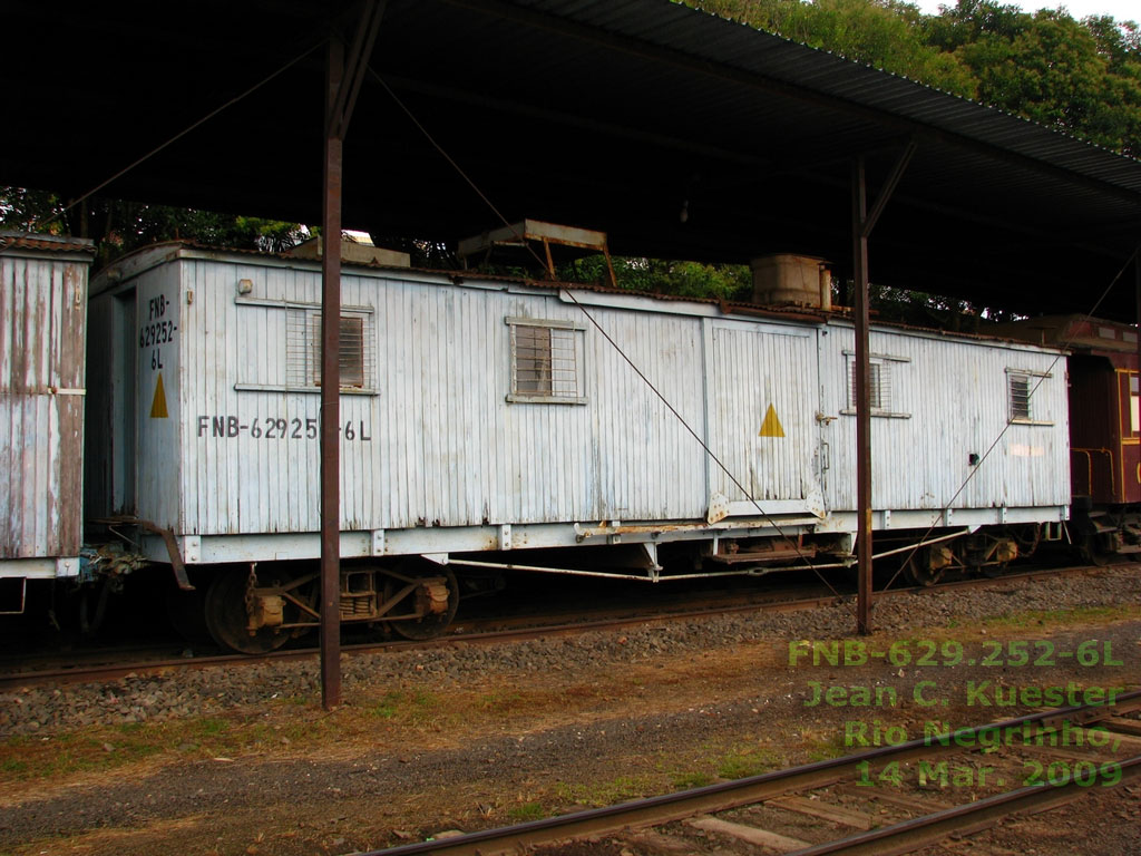 Vagão FNB-629.252-6L da ferrovia ALL em Rio Negrinho, 14 Mar. 2009