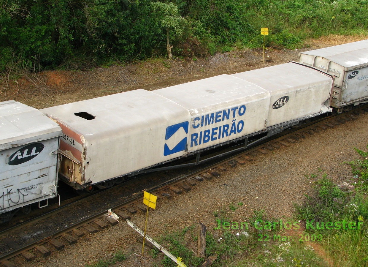 Vagão FTC-631357-4L Cimento Ribeirão, na ferrovia ALL