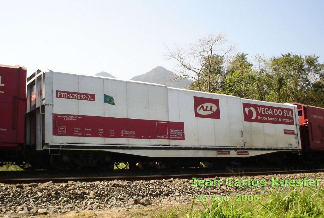 Vagão Telescópico FTD-639.092-7L Vega do Sul - Grupo Arcelor e CST, na ferrovia ALL - América Latina Logística