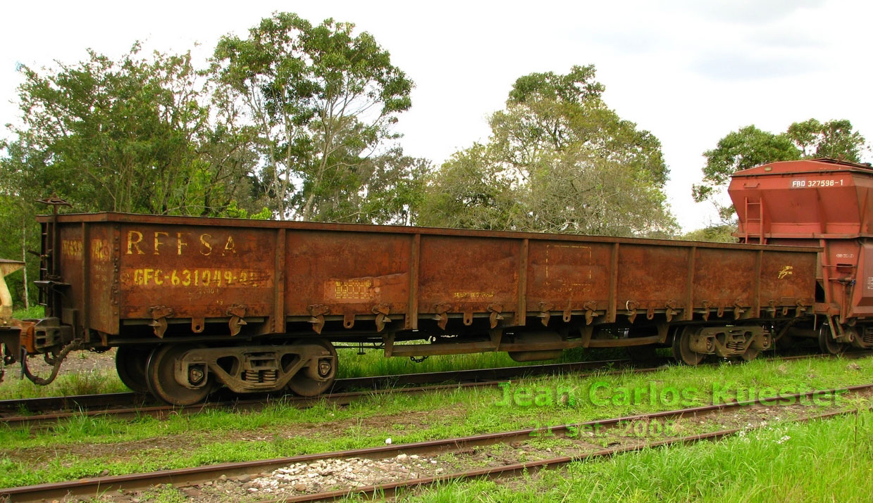 Vagão GFC-631049-4L ainda na pintura da RFFSA - Rede Ferroviária Federal