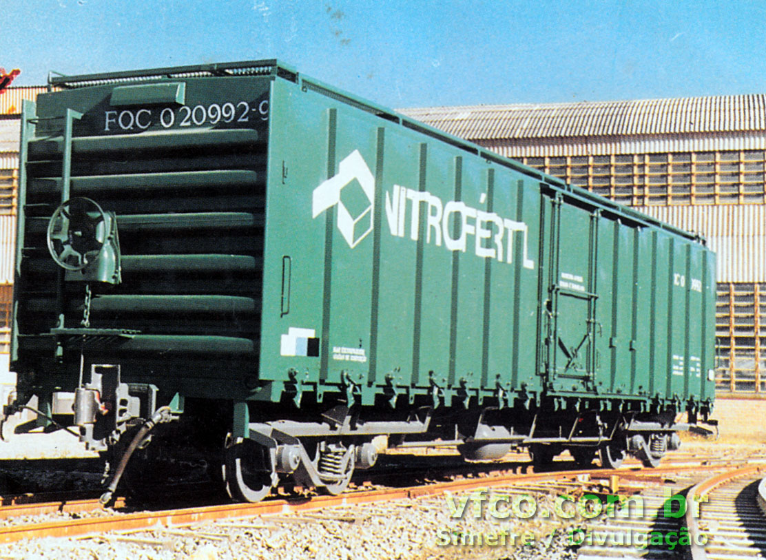 Vagão fechado FQC 020992-9 da Nitrofértil, para o transporte de uréia a granel