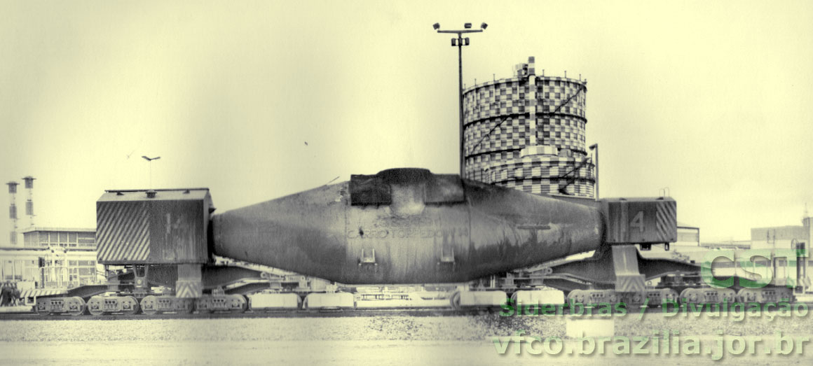 Vista lateral do vagão torpedo nº 14 da CST