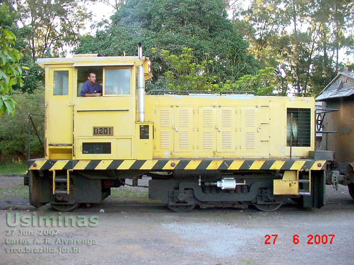 Vista lateral da Locomotiva diesel-hidráulica D201 da Usiminas