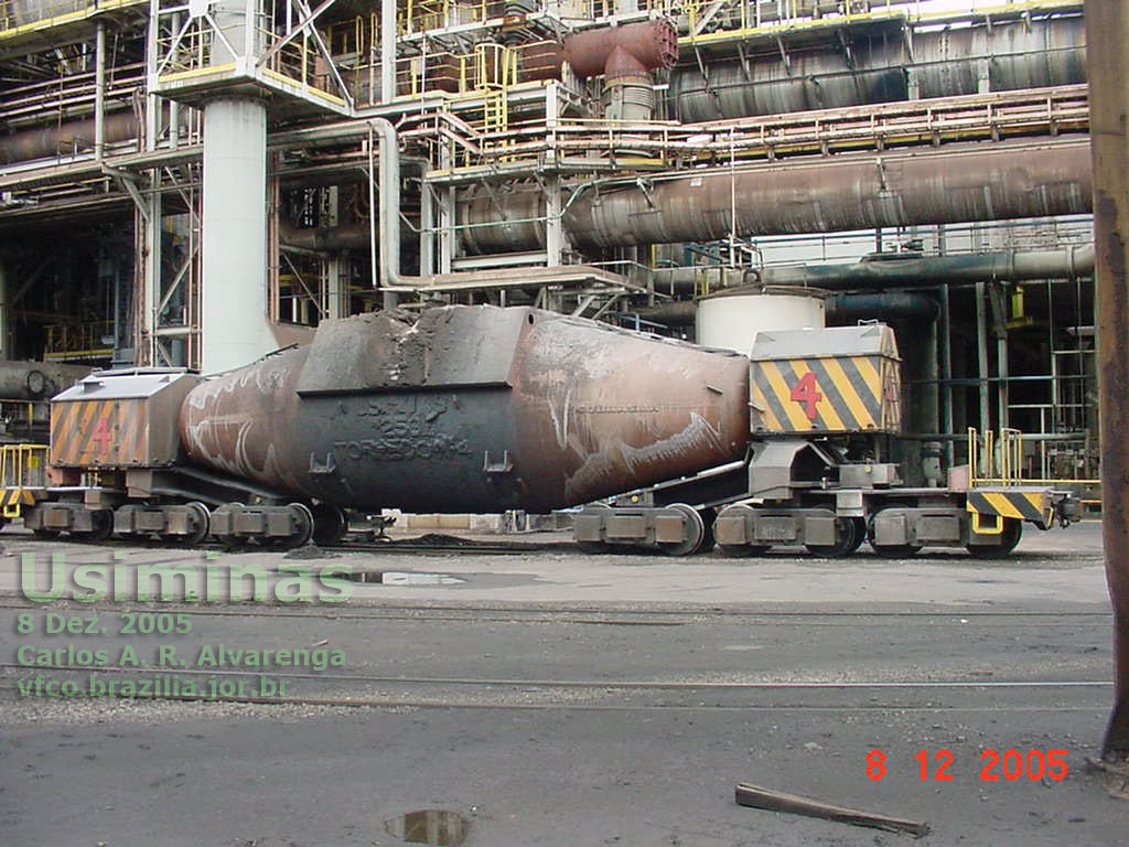 Vista lateral do vagão torpedo nº 4 da siderúrgica Usiminas